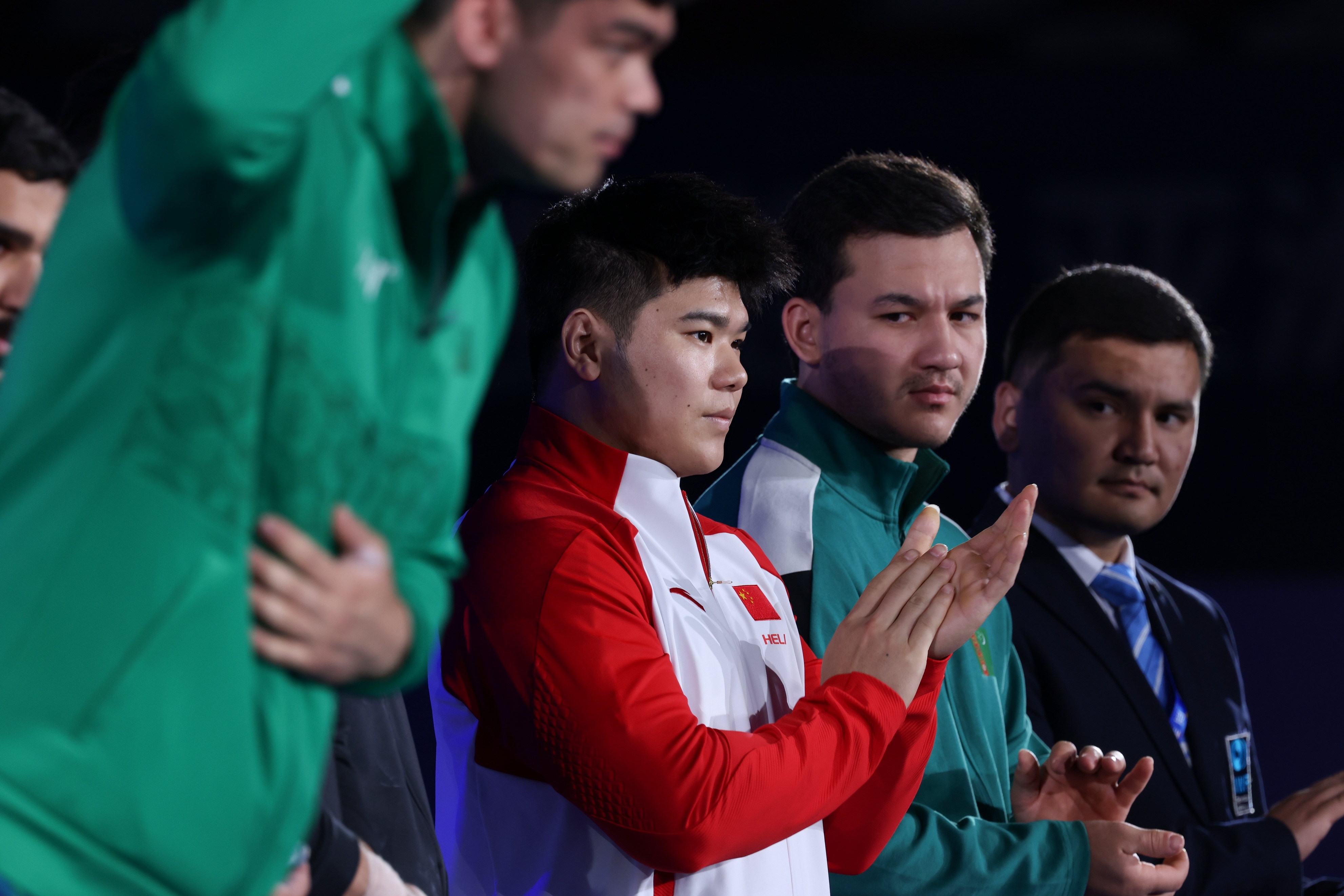 亚洲运动员勇夺奖牌，展现实力