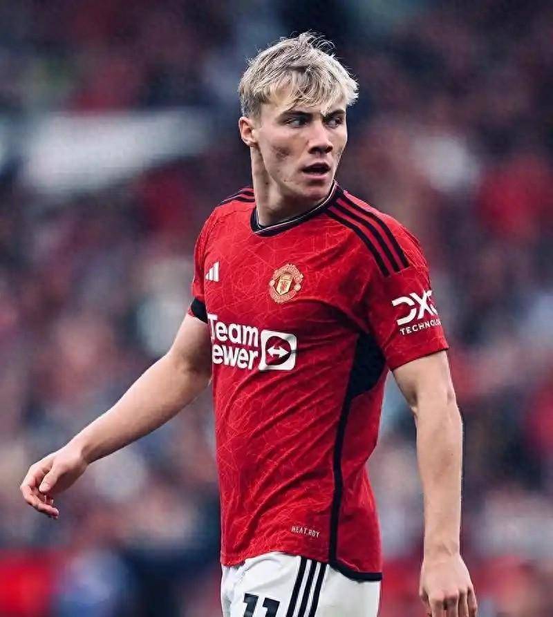 曼联主帅表扬球员拼搏精神，球迷冲动泪奔