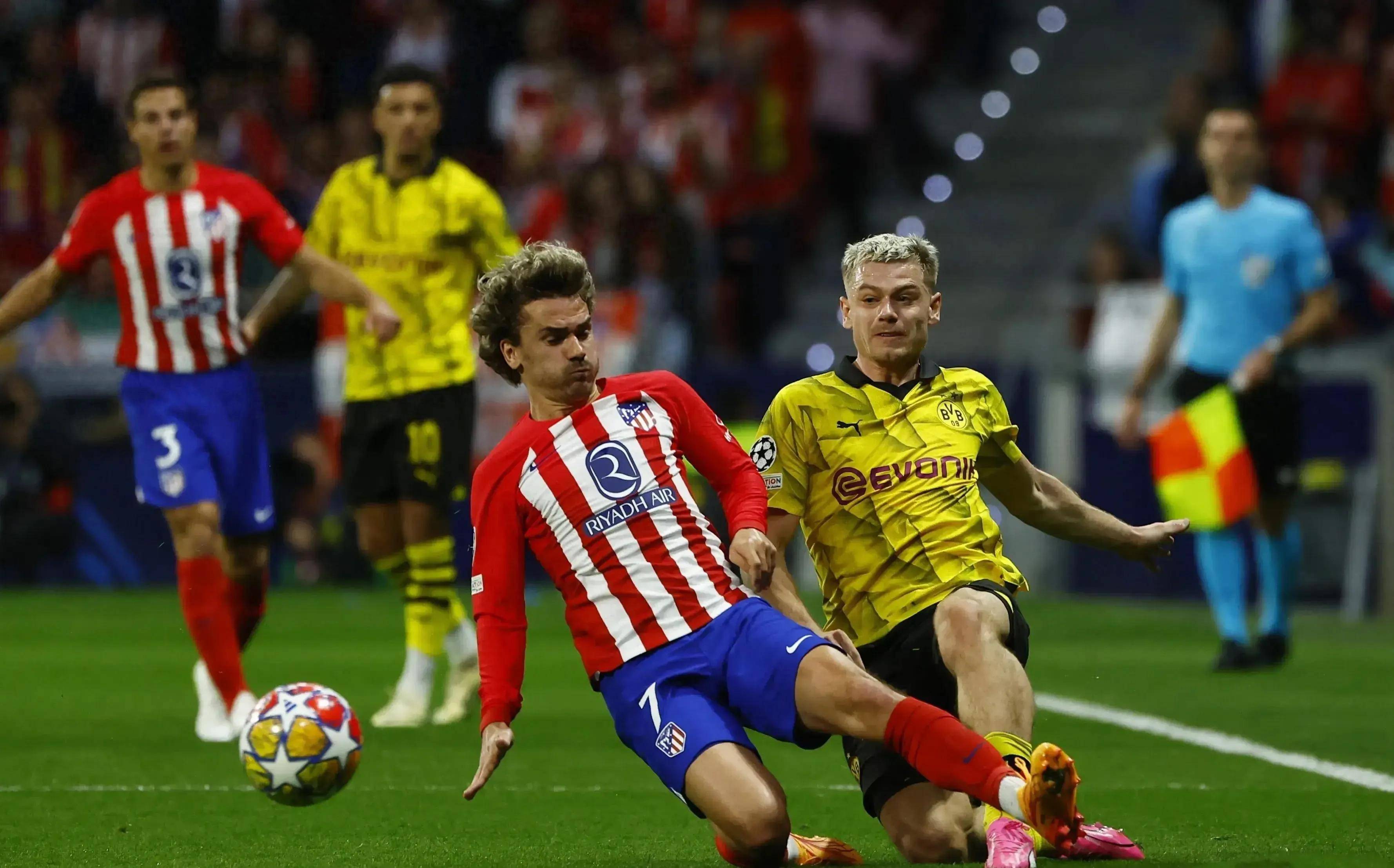 欧洲足球赛场激情四射，球队开启狂欢的简单介绍