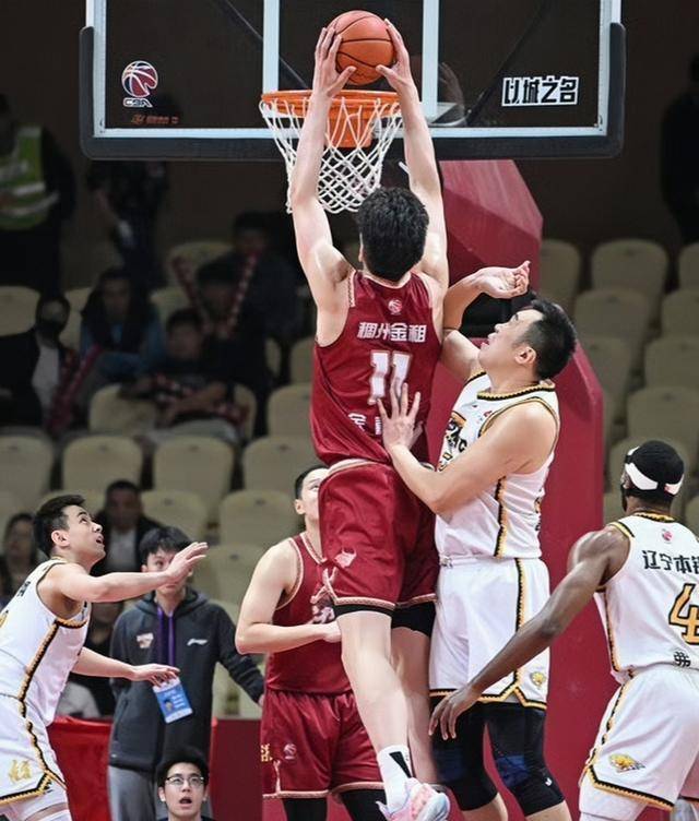 包含萨索洛全取三分保住中游积分榜形势的词条