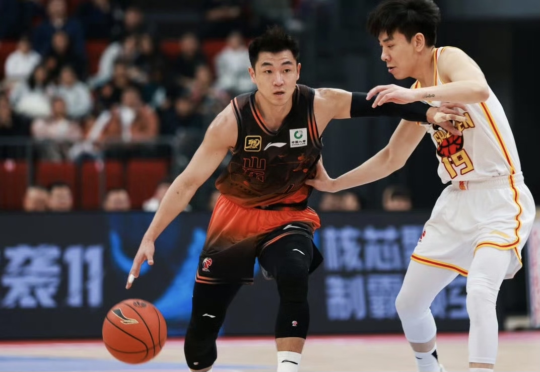 山东男篮在比赛中展示出色的表现 山东男篮在比赛中展示出色的表现