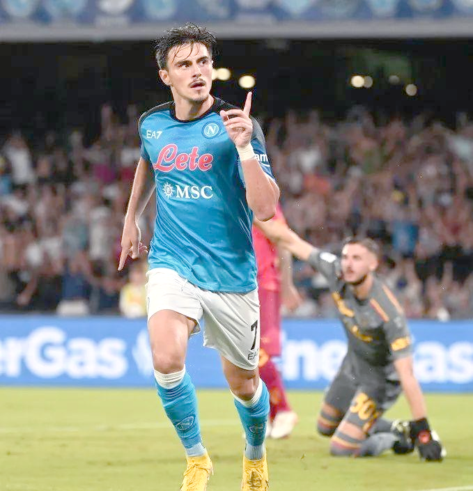 意甲强队联手连战连捷斩获双冠 意甲强队联手连战连捷斩获双冠