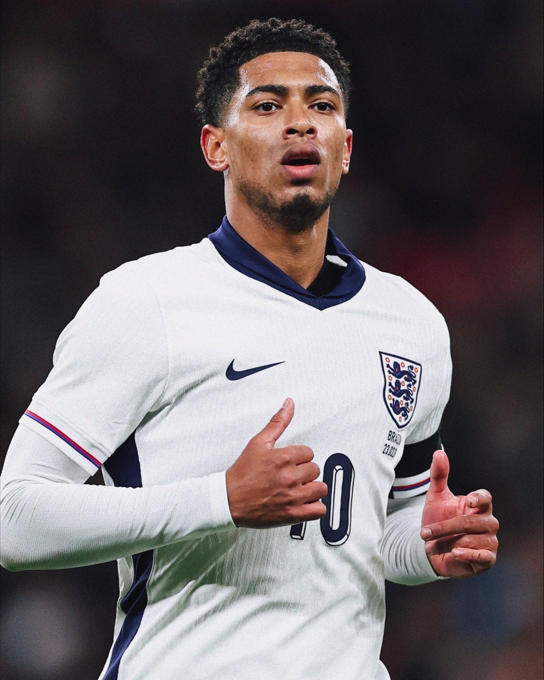 B体育体育下载-欧洲预选赛精彩对抗，球员拼尽绝对