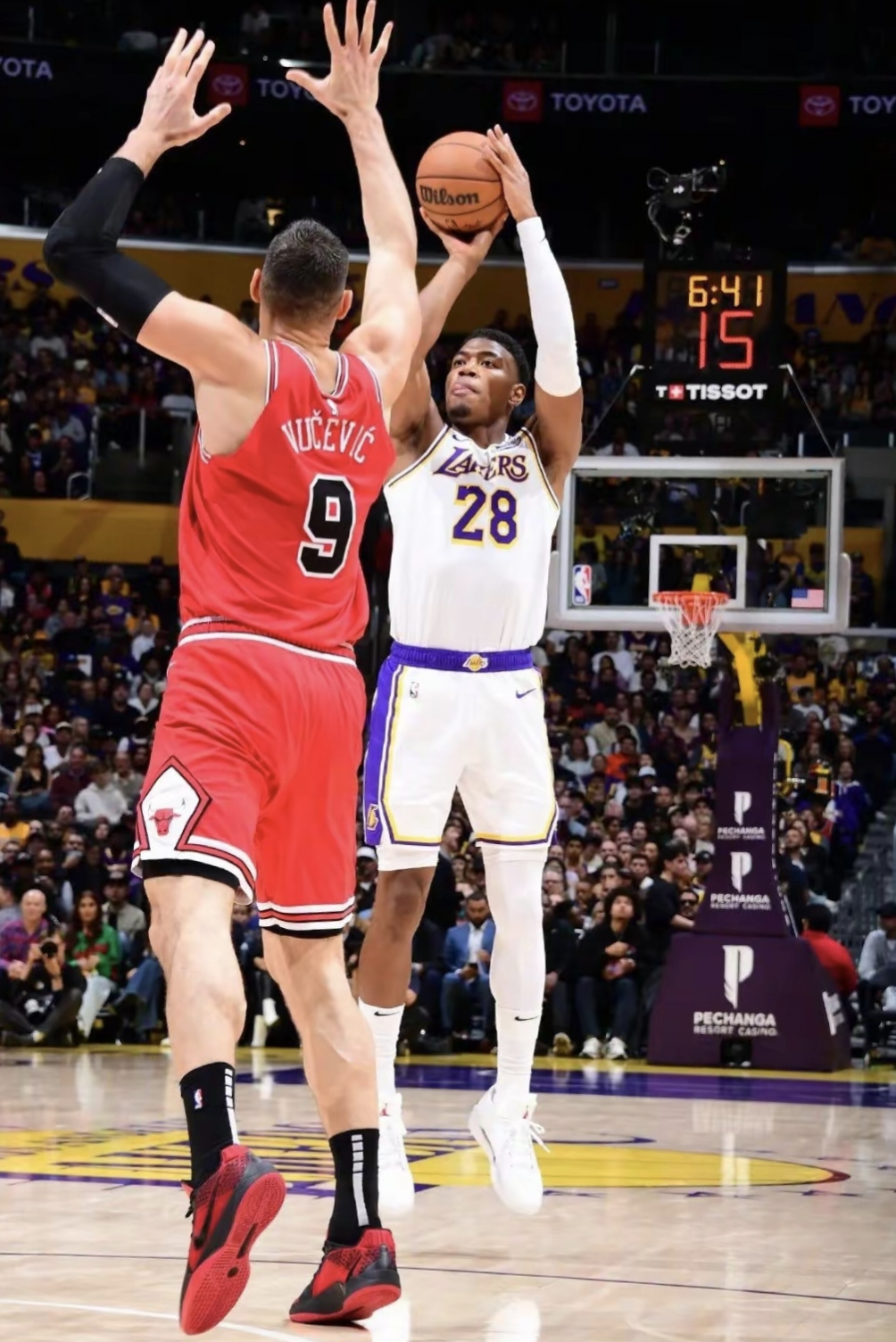 公牛队险胜对手,重返季后赛争夺之路 公牛队险胜对手,重返季后赛争夺之路