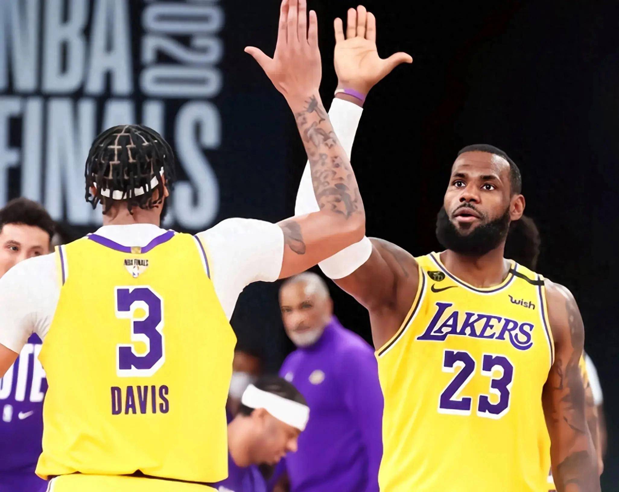 詹姆斯空砍40分,湖人客场惊险战胜灰熊 詹姆斯空砍40分,湖人客场惊险战胜灰熊