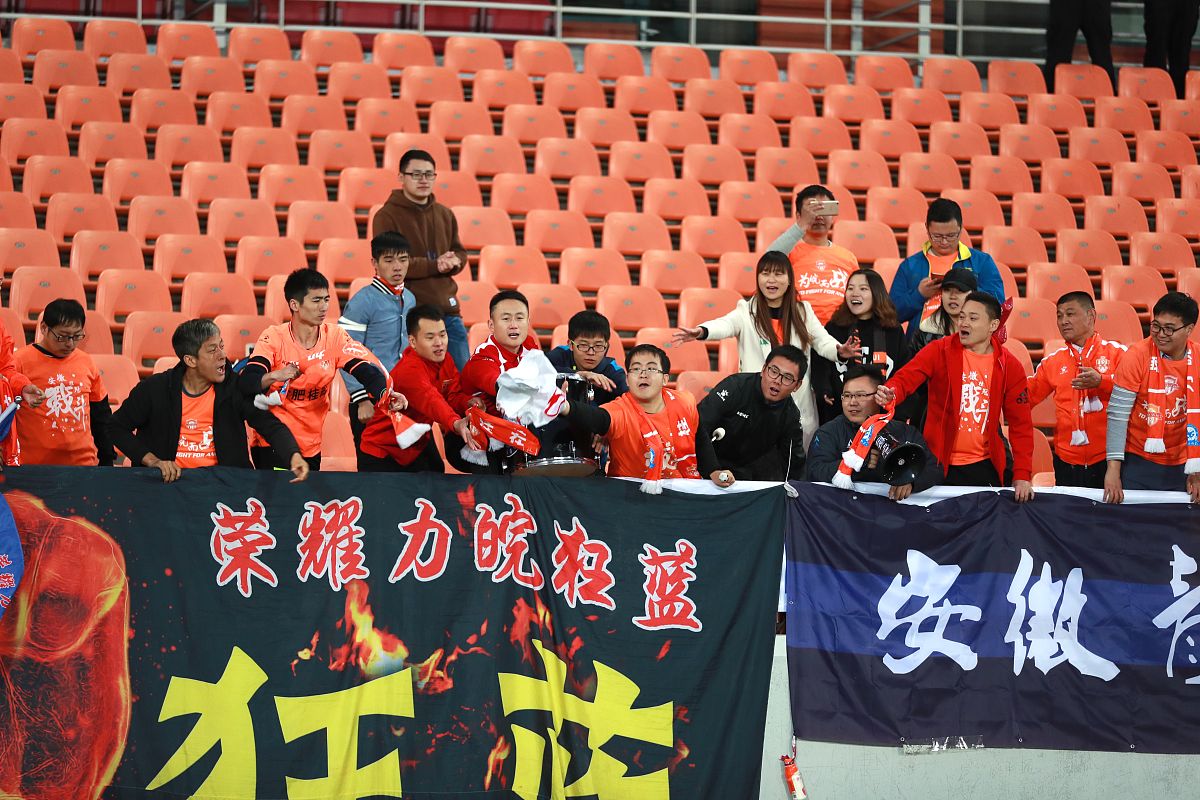 B体育体育下载-精彩表演连连，球队斗争不屈不挠的简单介绍