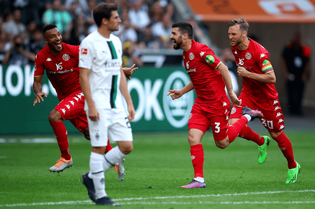 包含美因茨队主场大胜,将领先优势扩大的词条 包含美因茨队主场大胜,将领先优势扩大的词条