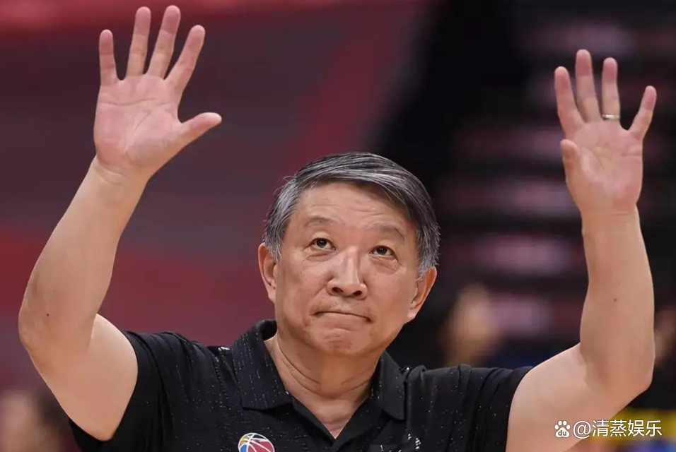 B体育体育官方-篮球大师级教练离任，球队寻找新领导